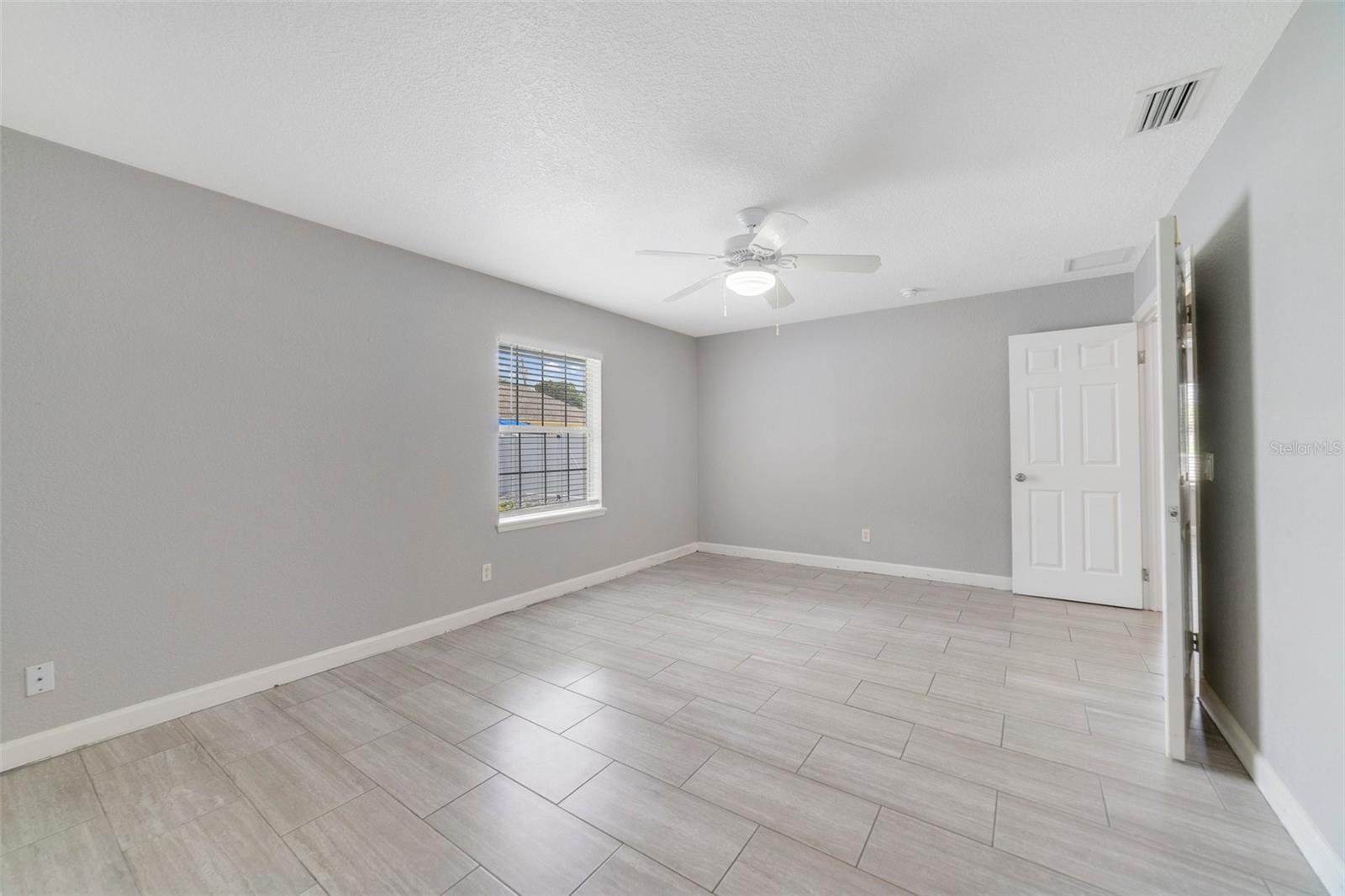 500 ANDERSON DR, TAVARES, FL, 32778