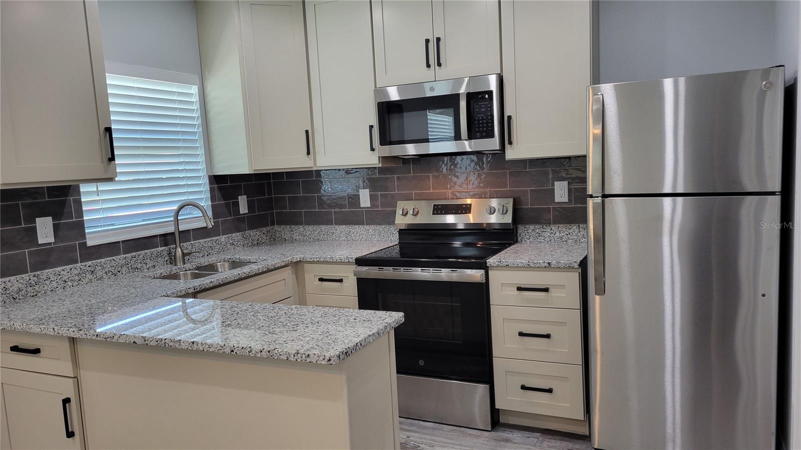 2728 GOODRICH AVE, SARASOTA, FL, 34234