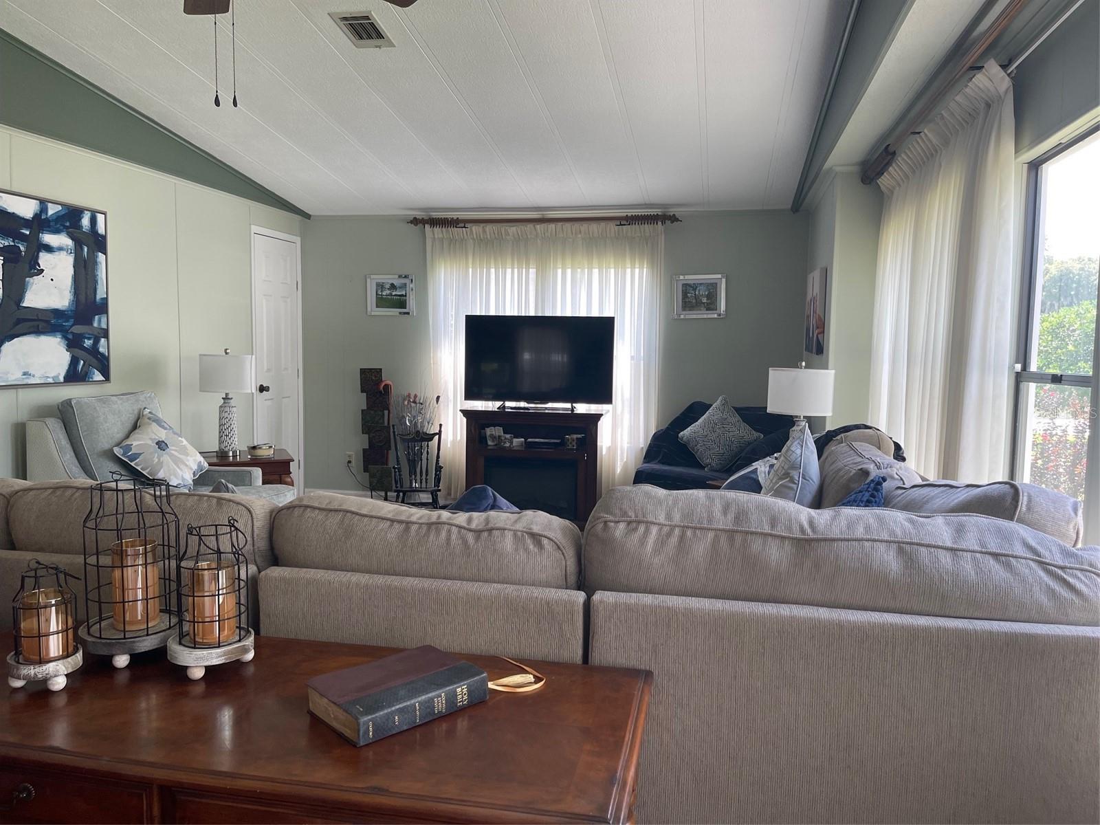 701 ROBIN LANE, WILDWOOD, FL, 34785