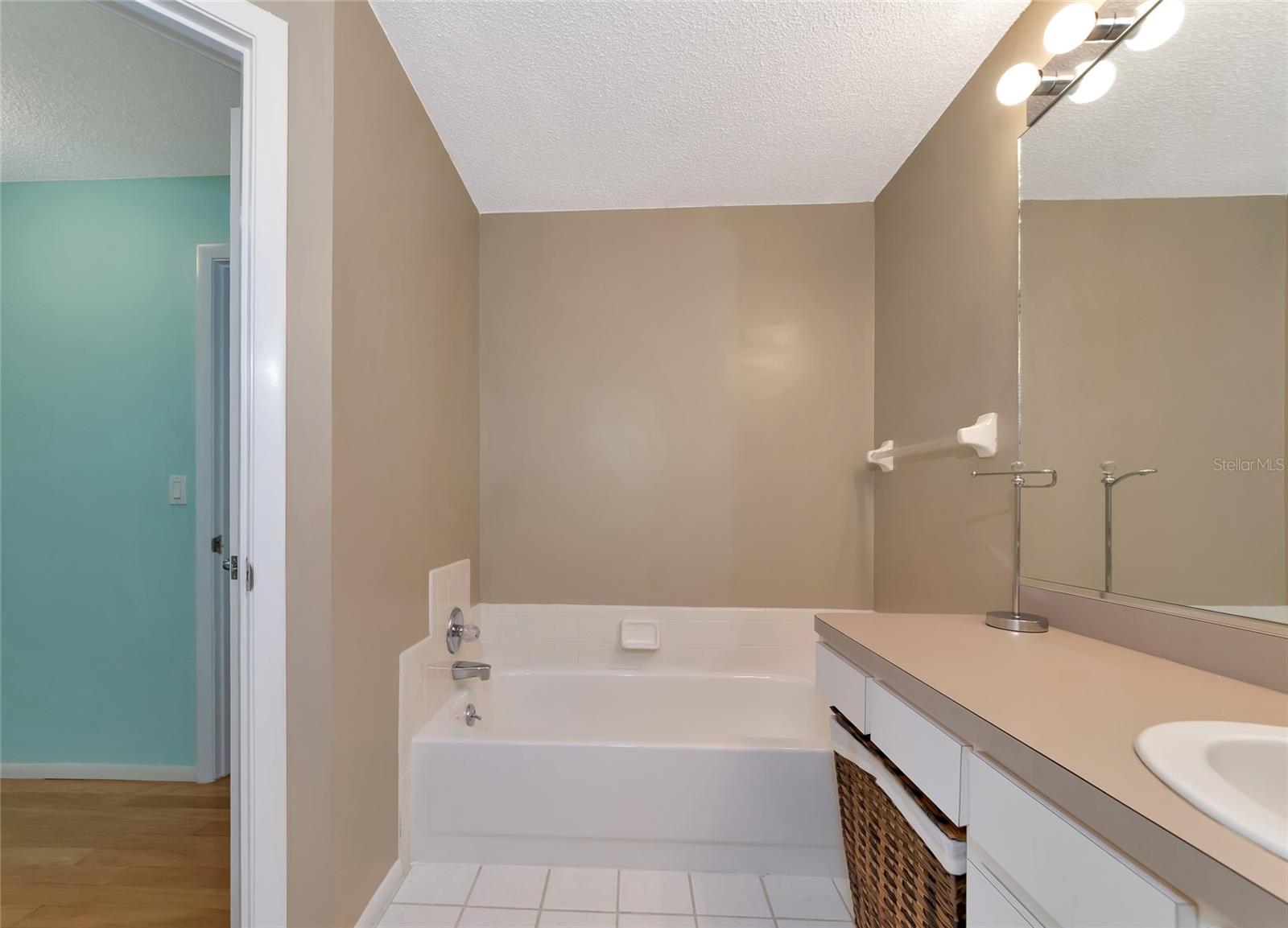5333 KELLY DR #6, SARASOTA, FL, 34233