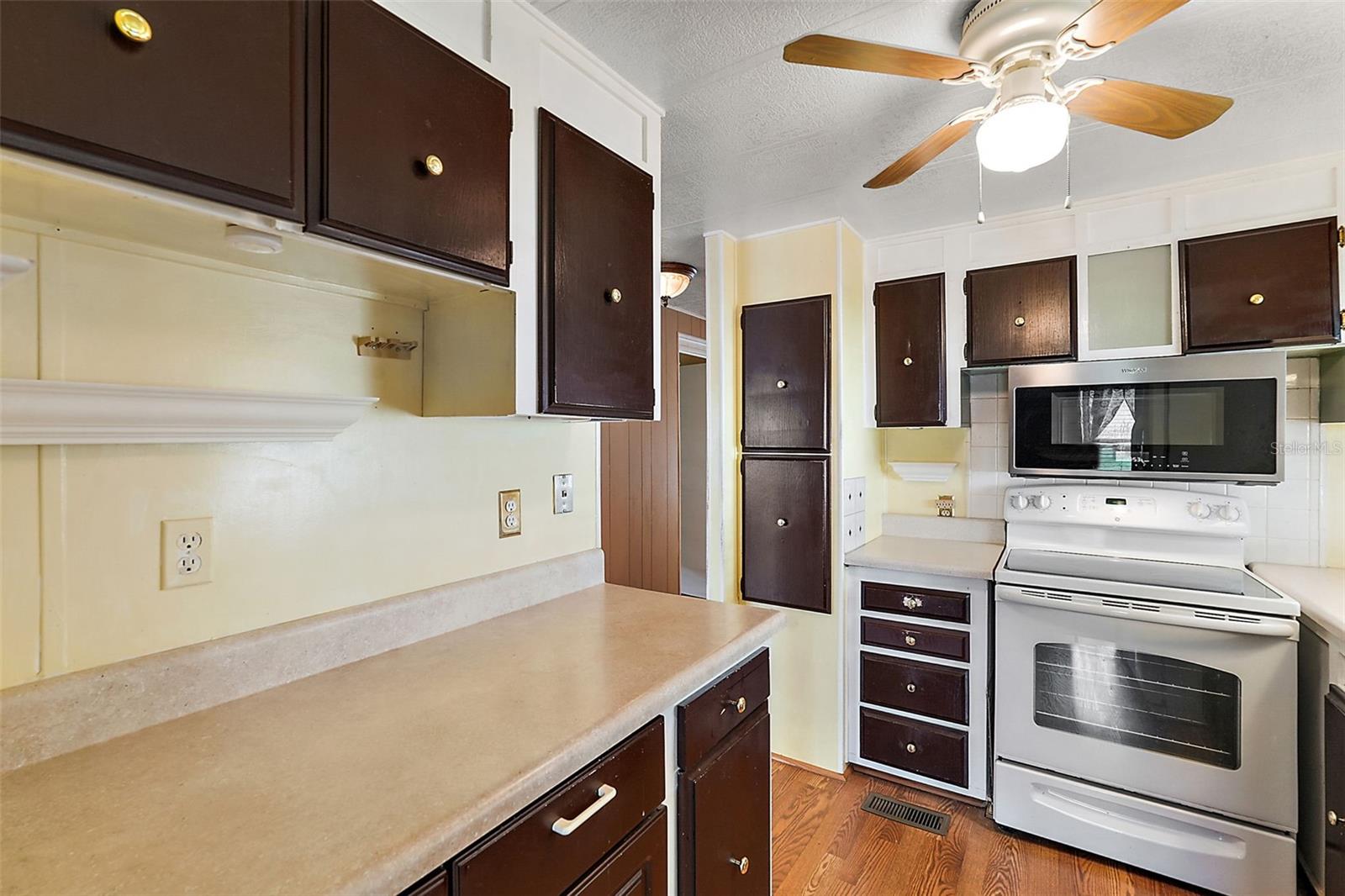 212 PARADISE S, LEESBURG, FL, 34788