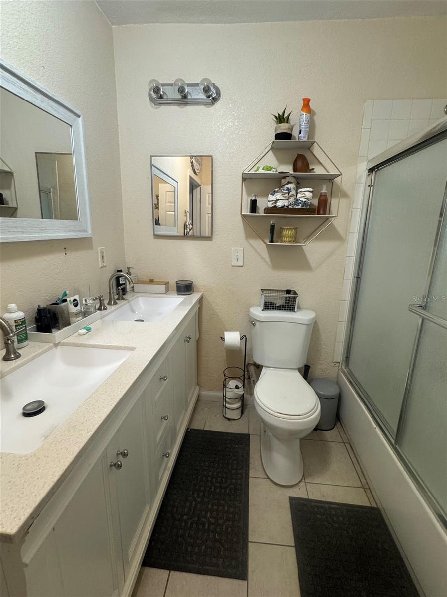 T3549558