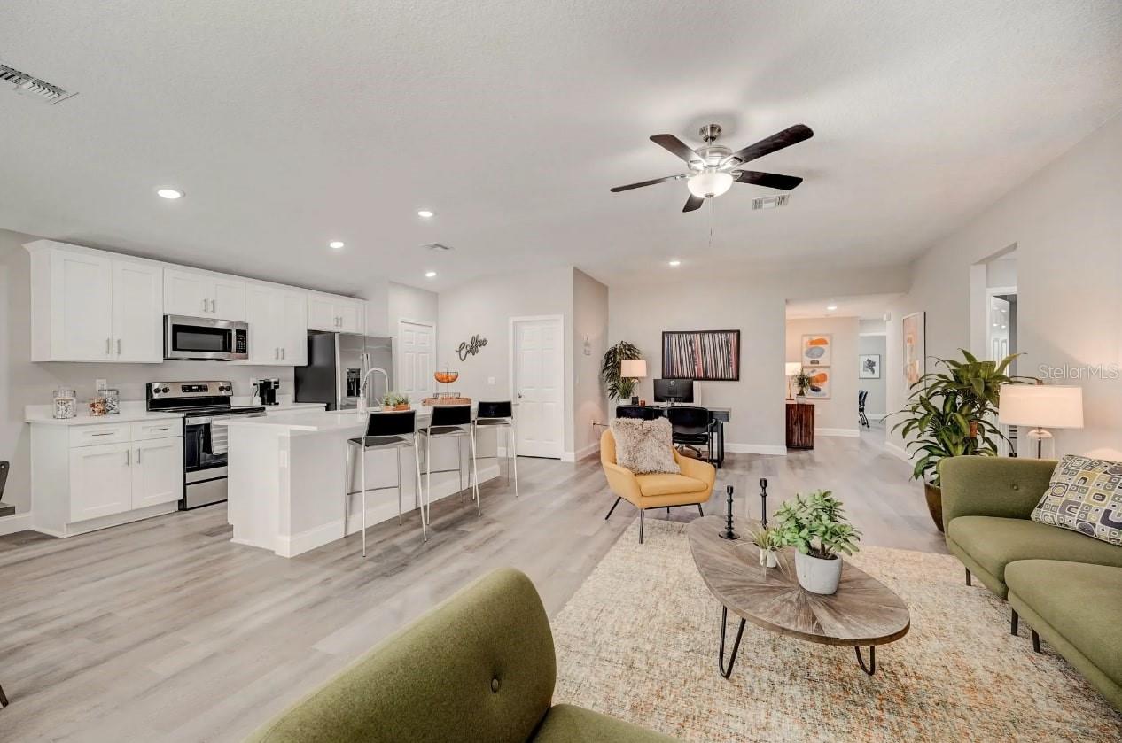 155 KROLL LN, LADY LAKE, FL, 32159