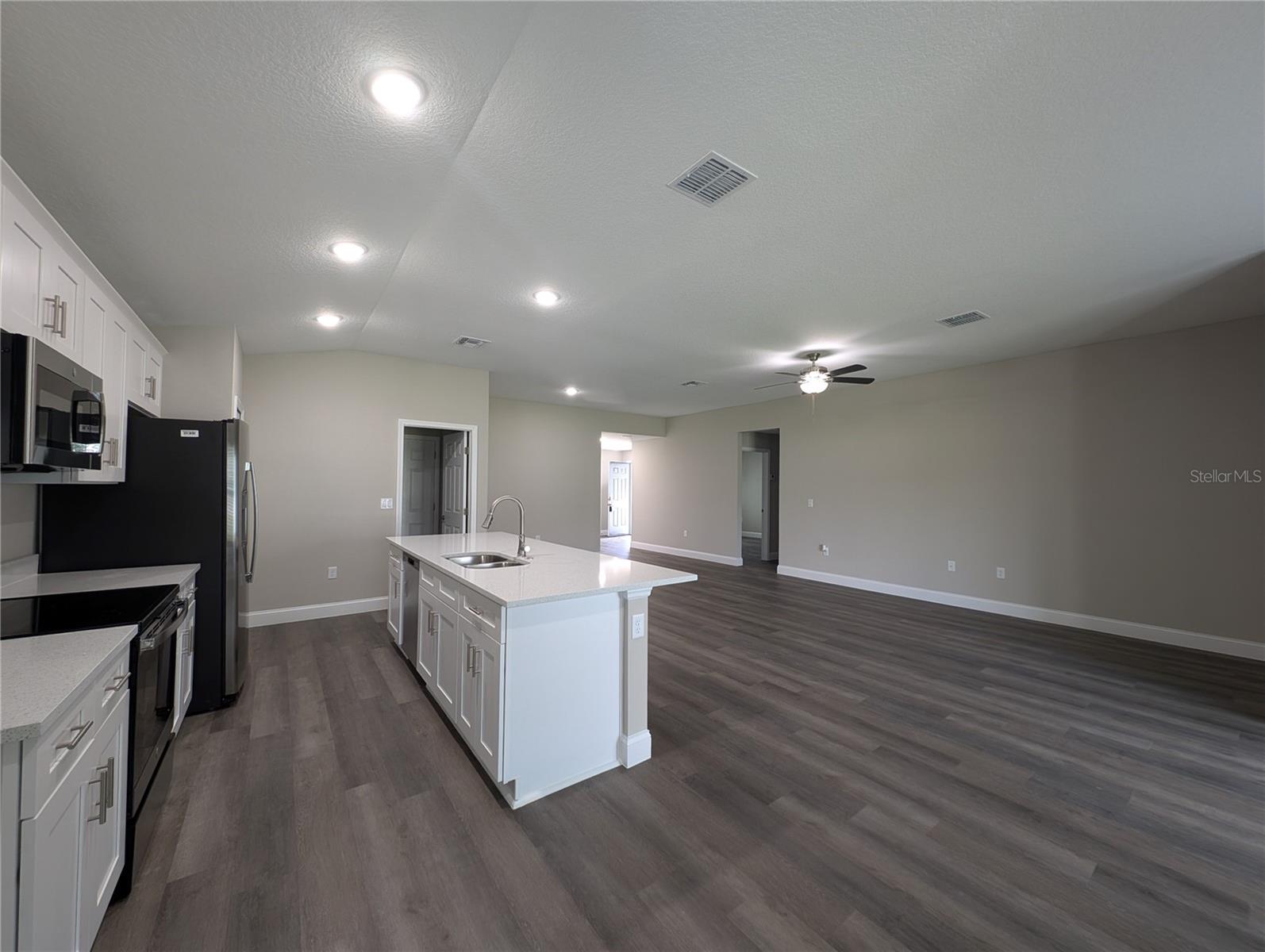 155 KROLL LN, LADY LAKE, FL, 32159