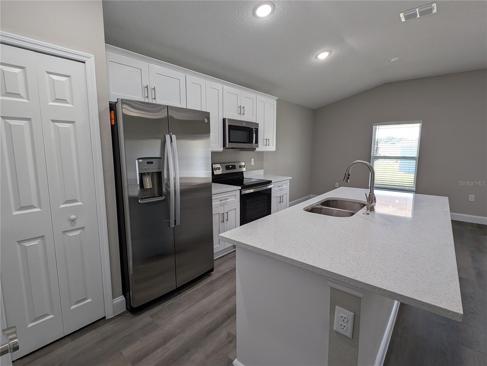 174 KROLL LN, LADY LAKE, FL, 32159