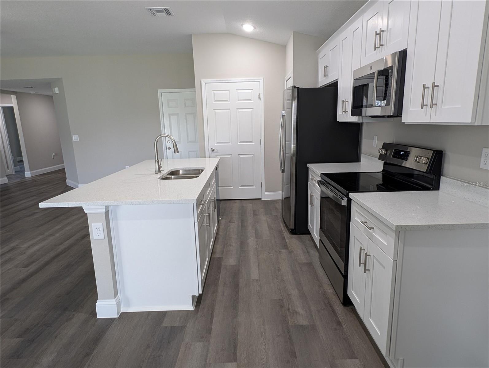 174 KROLL LN, LADY LAKE, FL, 32159