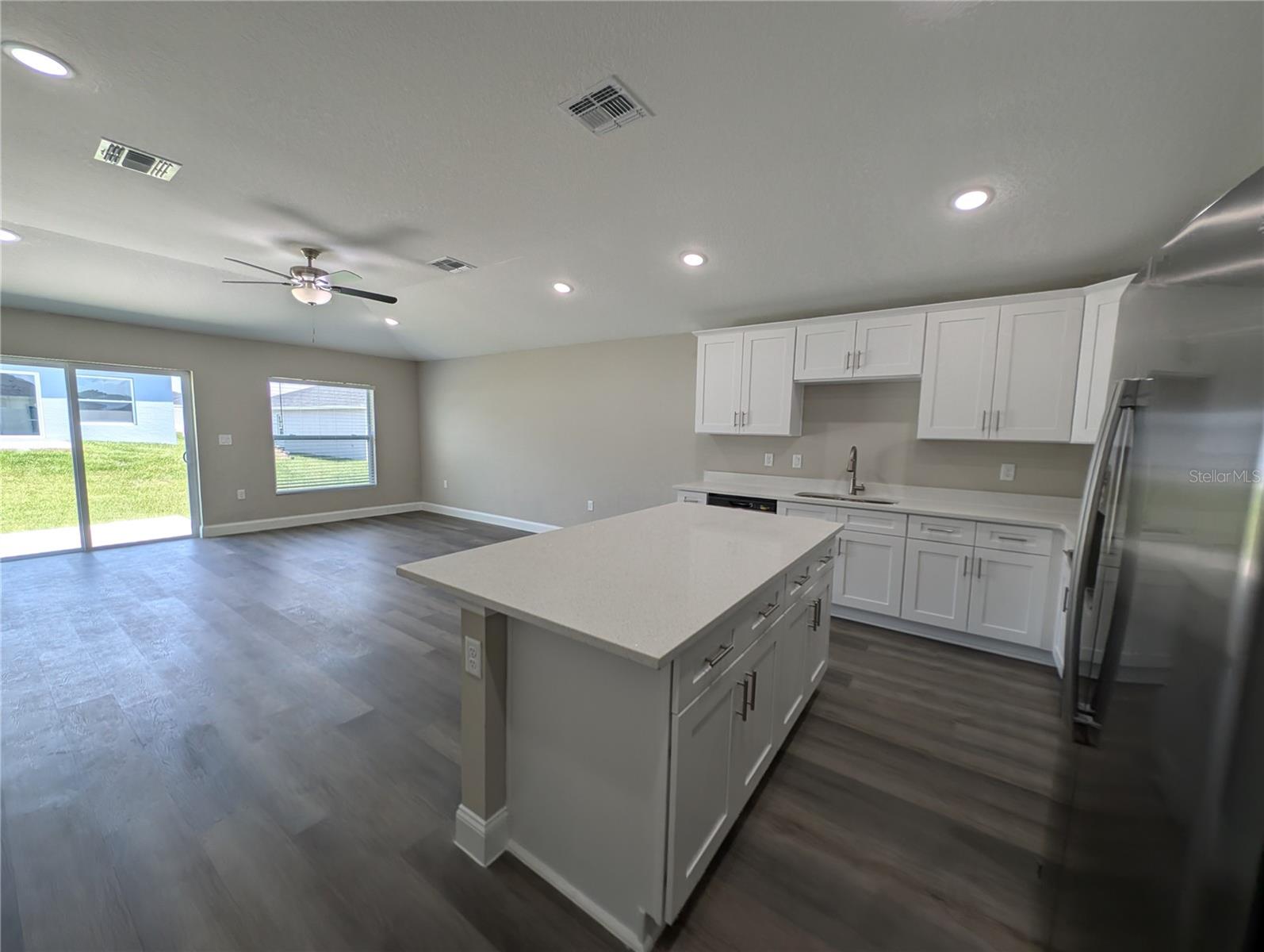 183 HOLSTON LN, LADY LAKE, FL, 32159