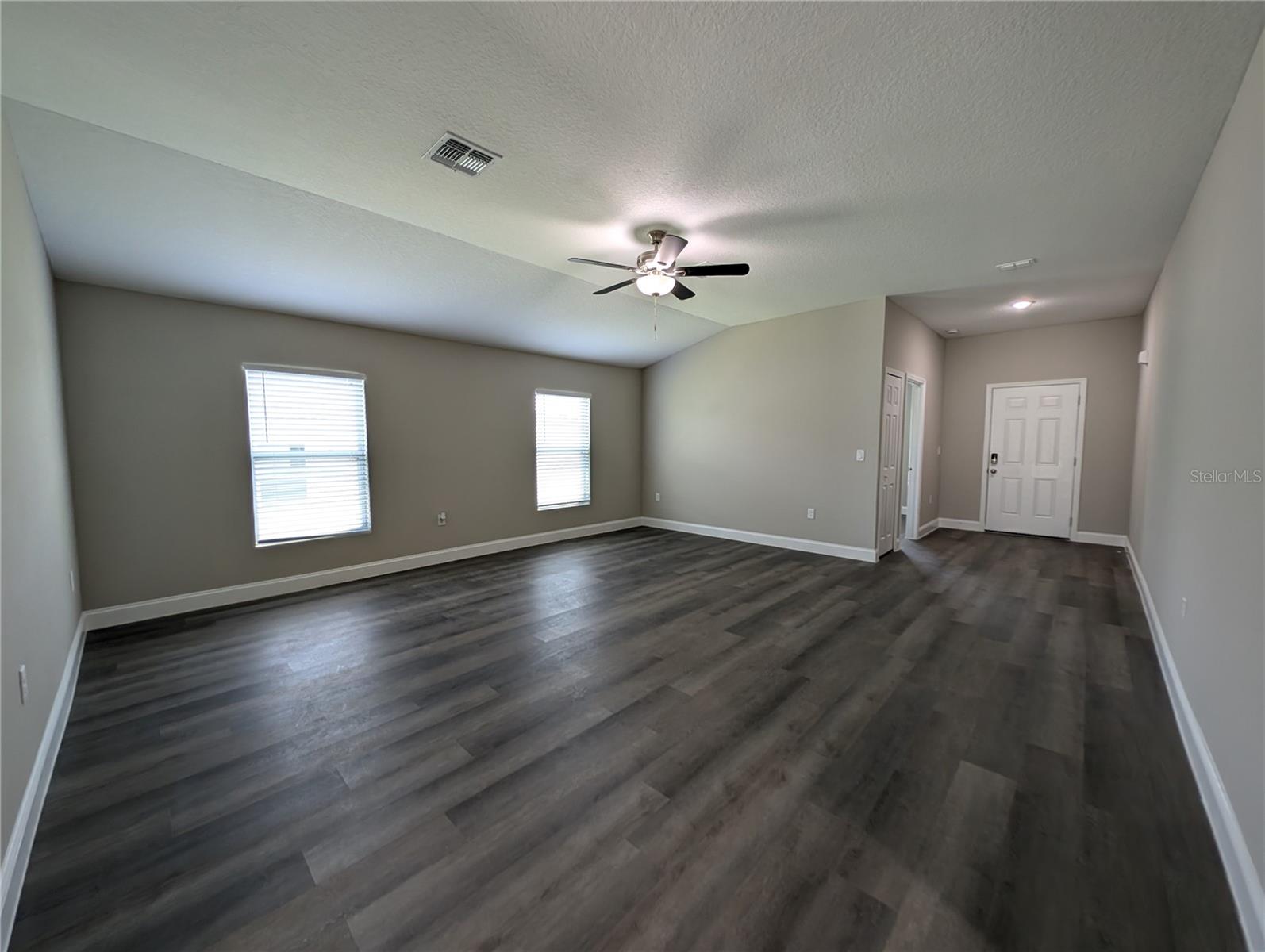 183 HOLSTON LN, LADY LAKE, FL, 32159