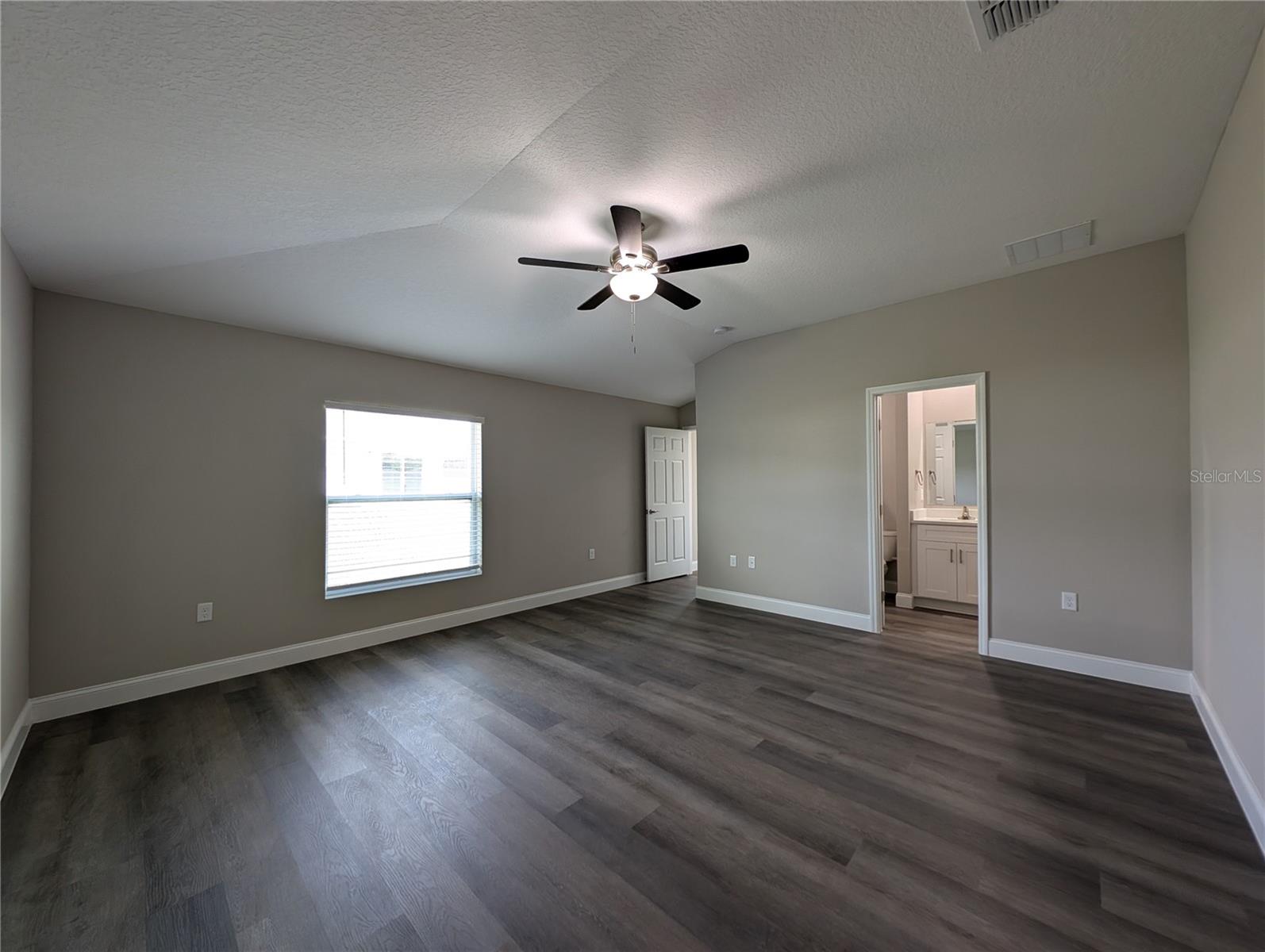 183 HOLSTON LN, LADY LAKE, FL, 32159