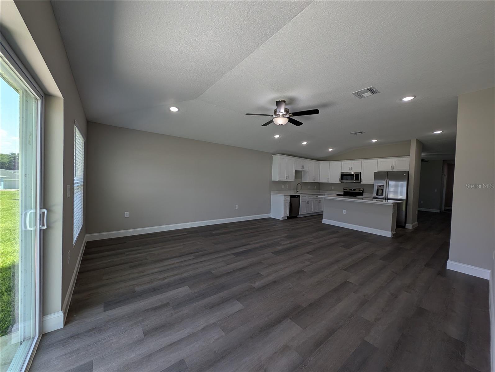 183 HOLSTON LN, LADY LAKE, FL, 32159