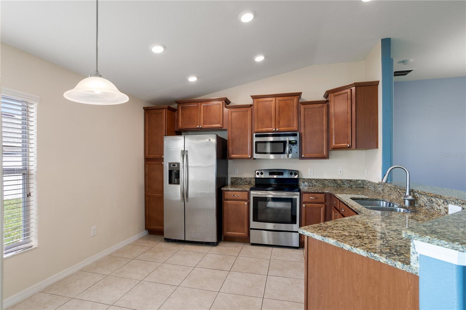 932 MEADOW GLADE DR, RUSKIN, FL, 33570