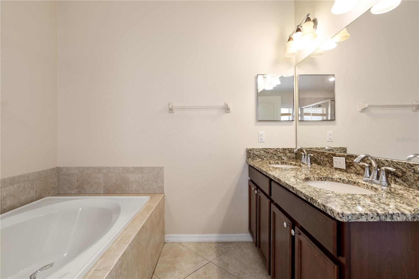932 MEADOW GLADE DR, RUSKIN, FL, 33570