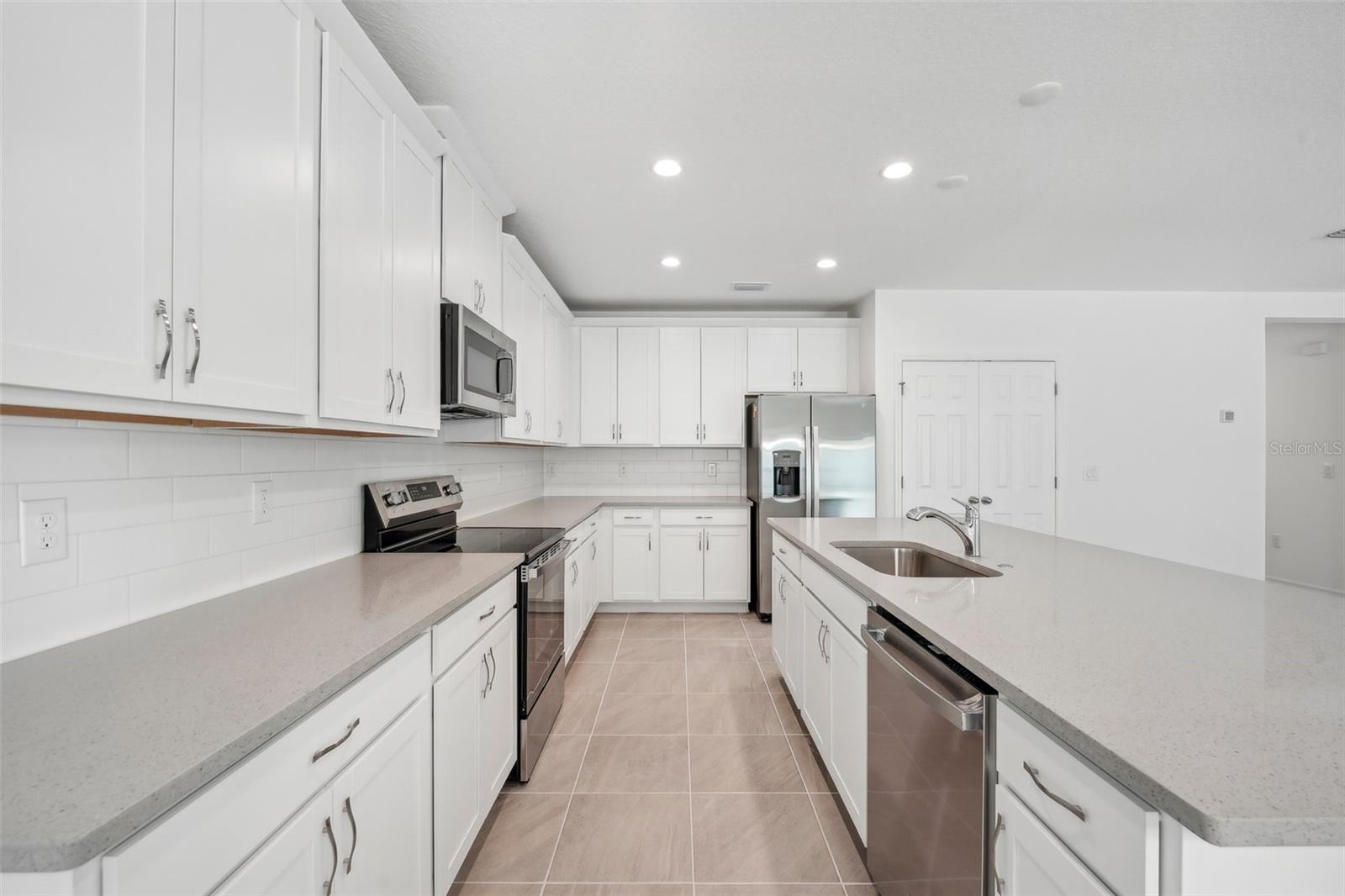 452 SHADOW GORGE WAY, EUSTIS, FL, 32736