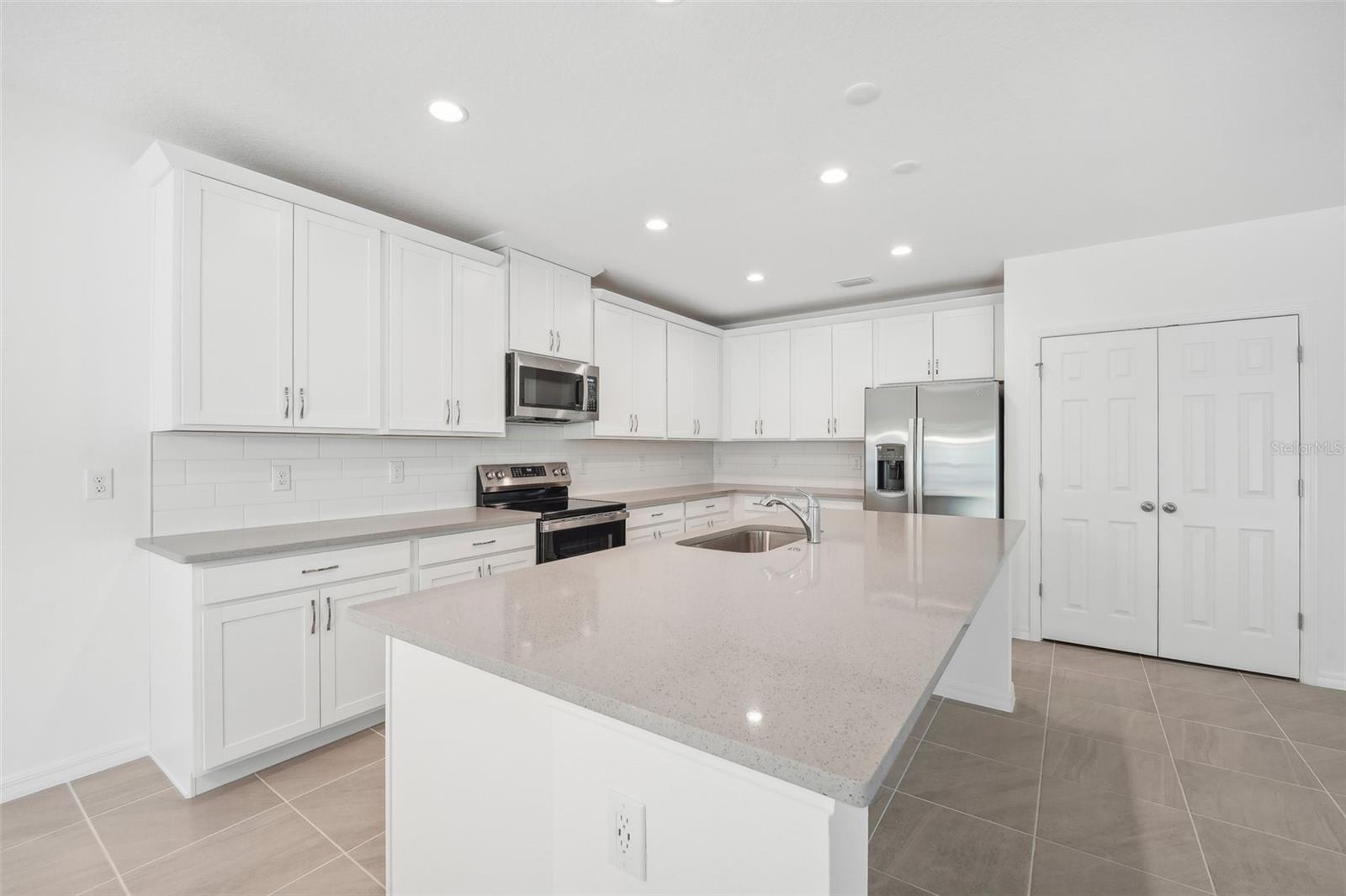 452 SHADOW GORGE WAY, EUSTIS, FL, 32736