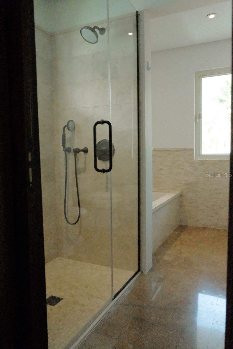 PR9108298 Property Photo