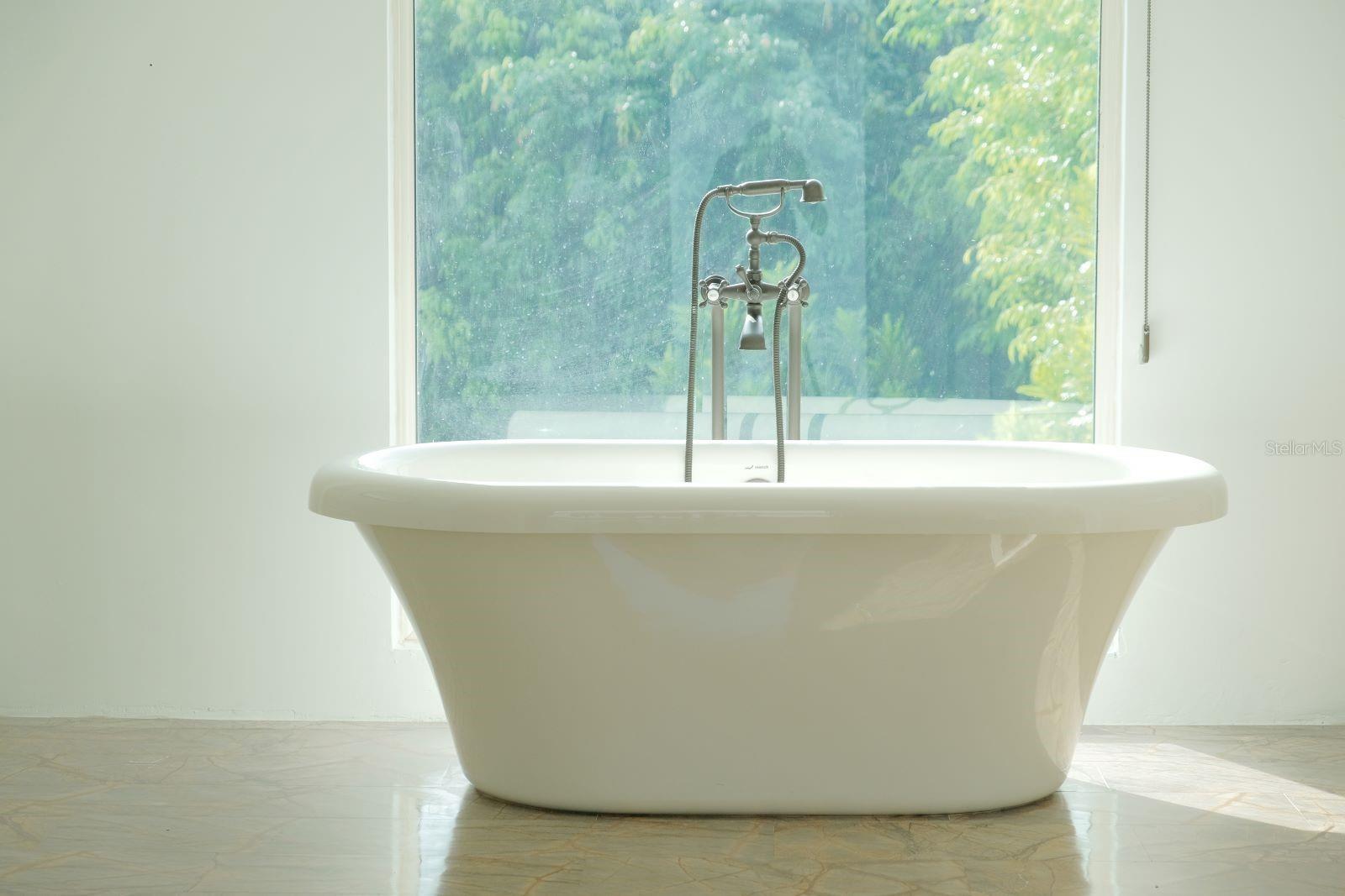 PR9108298 Property Photo