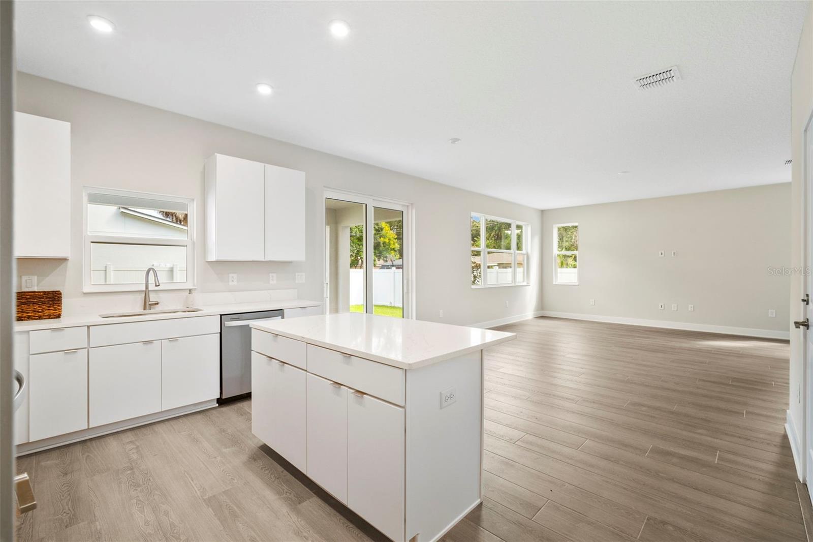 210 E JANETTE AVE, TAMPA, FL, 33603