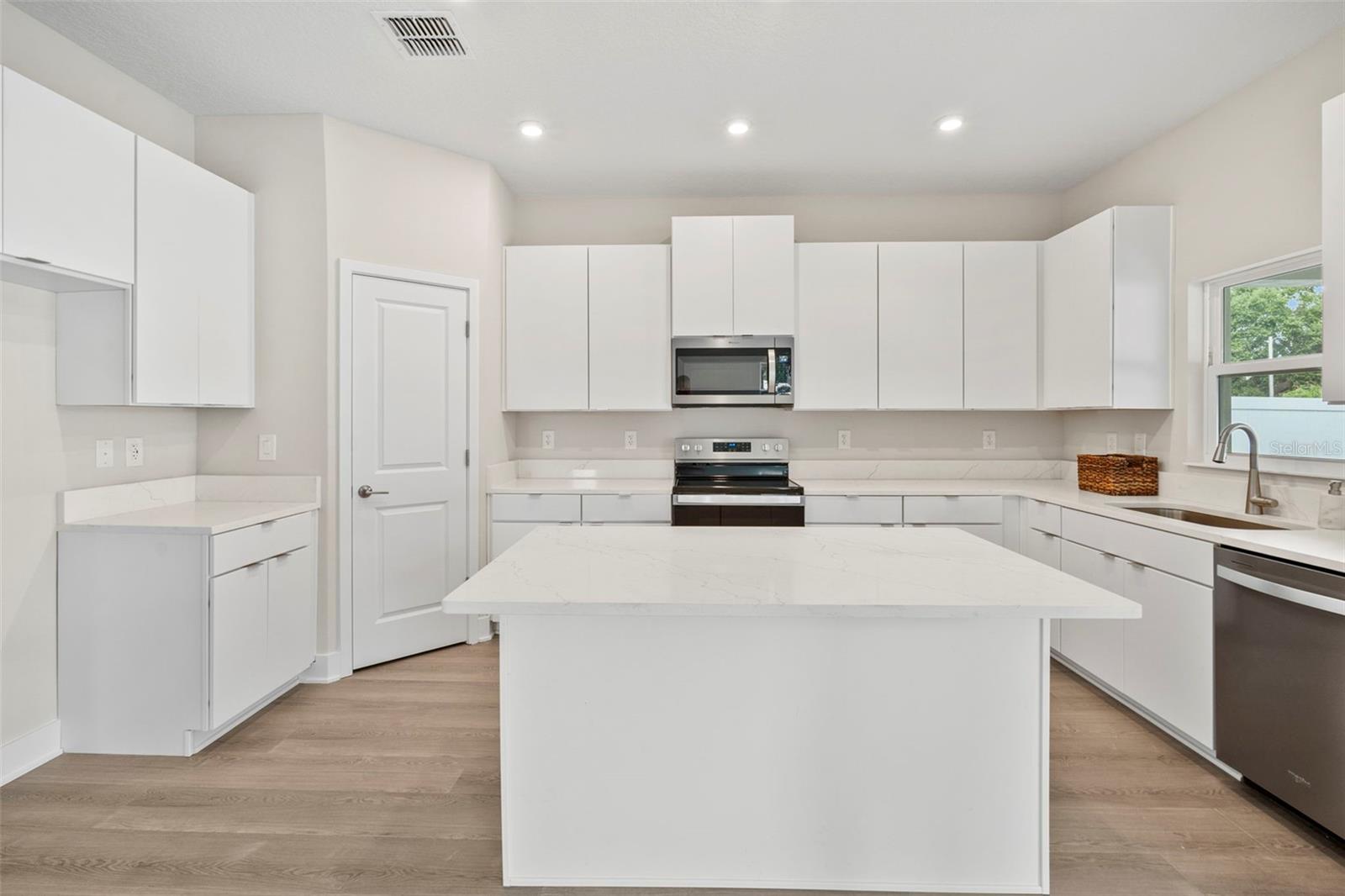 210 E JANETTE AVE, TAMPA, FL, 33603