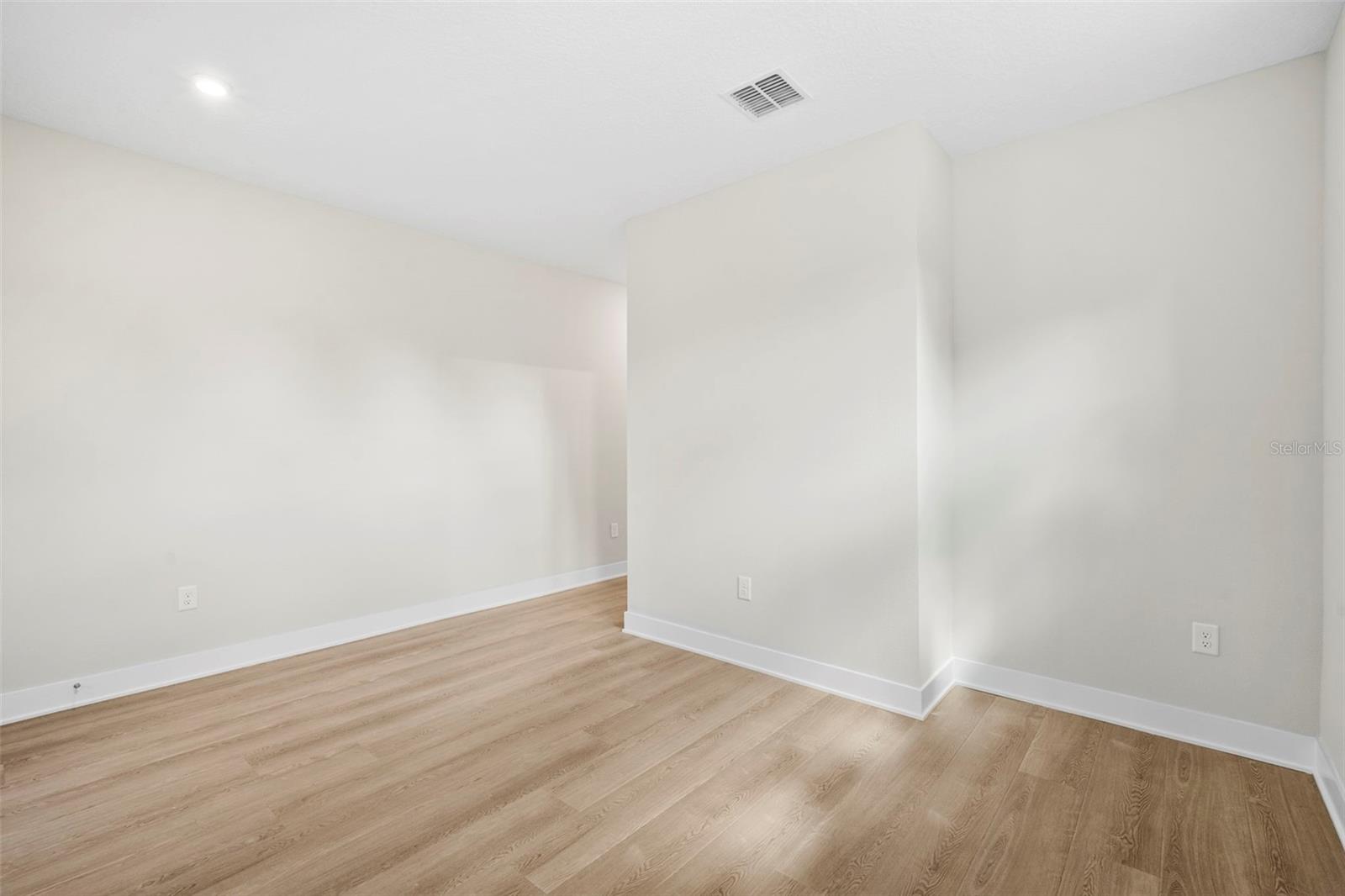 210 E JANETTE AVE, TAMPA, FL, 33603