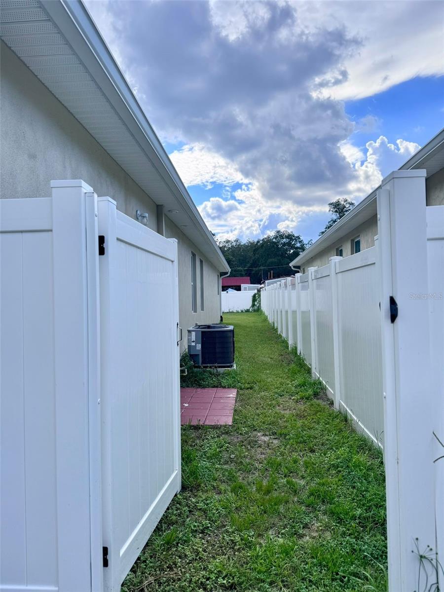 8920 N NEWPORT AVE, TAMPA, FL, 33604