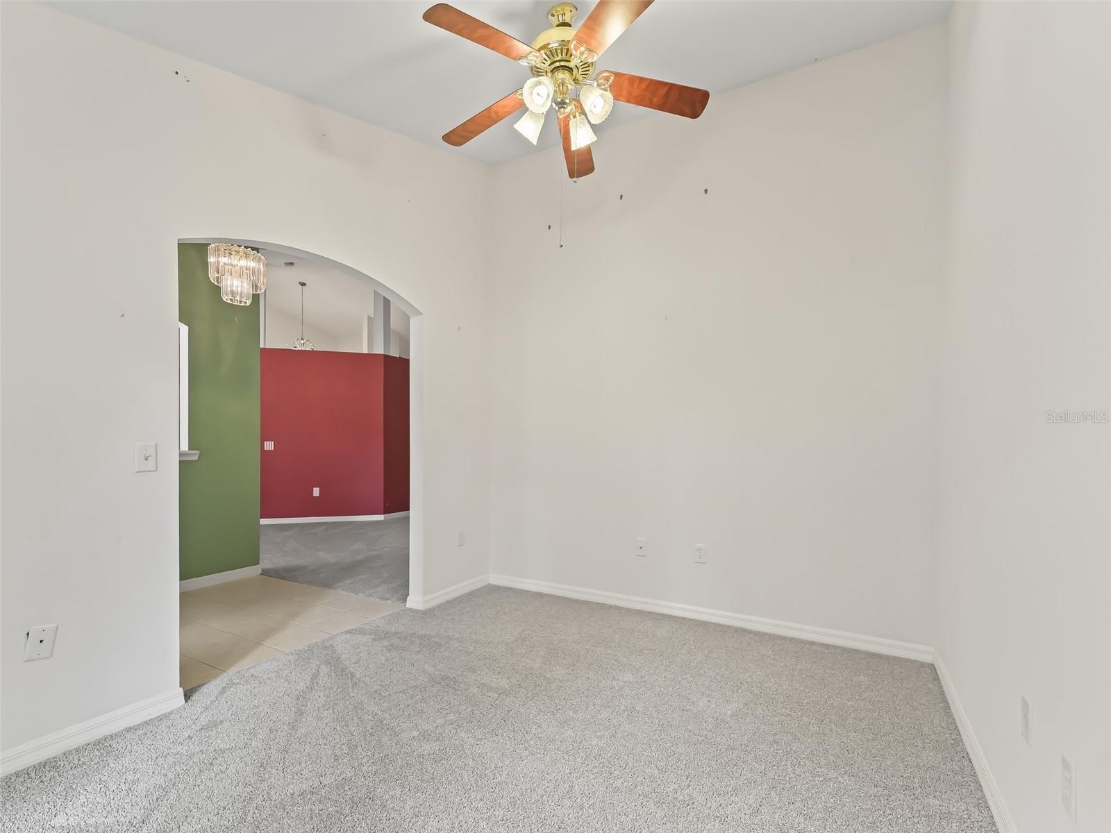 2541 LAKE GRIFFIN RD, LADY LAKE, FL, 32159
