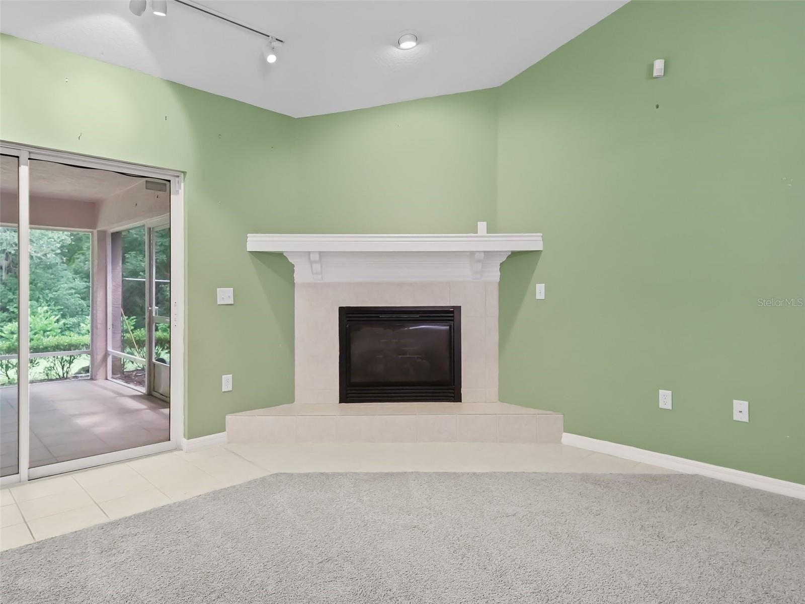 2541 LAKE GRIFFIN RD, LADY LAKE, FL, 32159