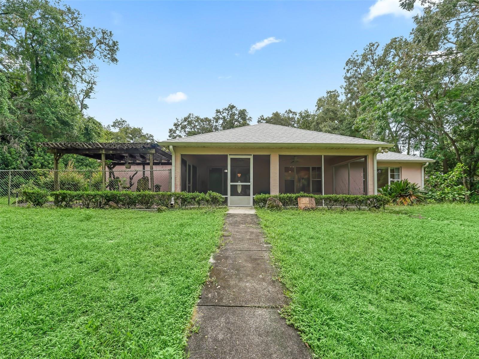 2541 LAKE GRIFFIN RD, LADY LAKE, FL, 32159