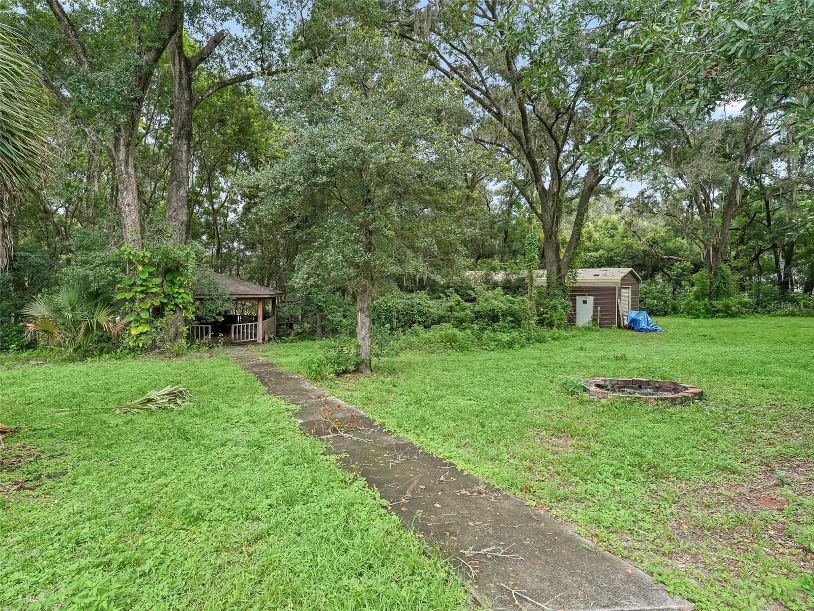 2541 LAKE GRIFFIN RD, LADY LAKE, FL, 32159