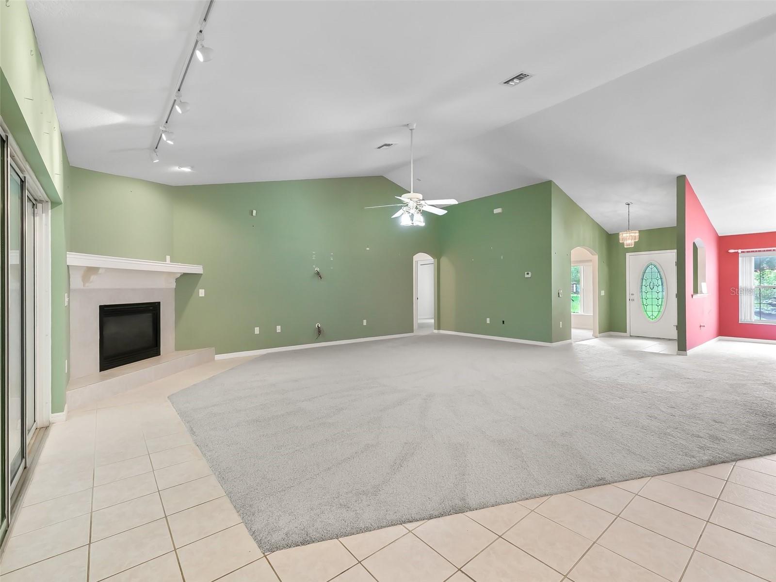 2541 LAKE GRIFFIN RD, LADY LAKE, FL, 32159