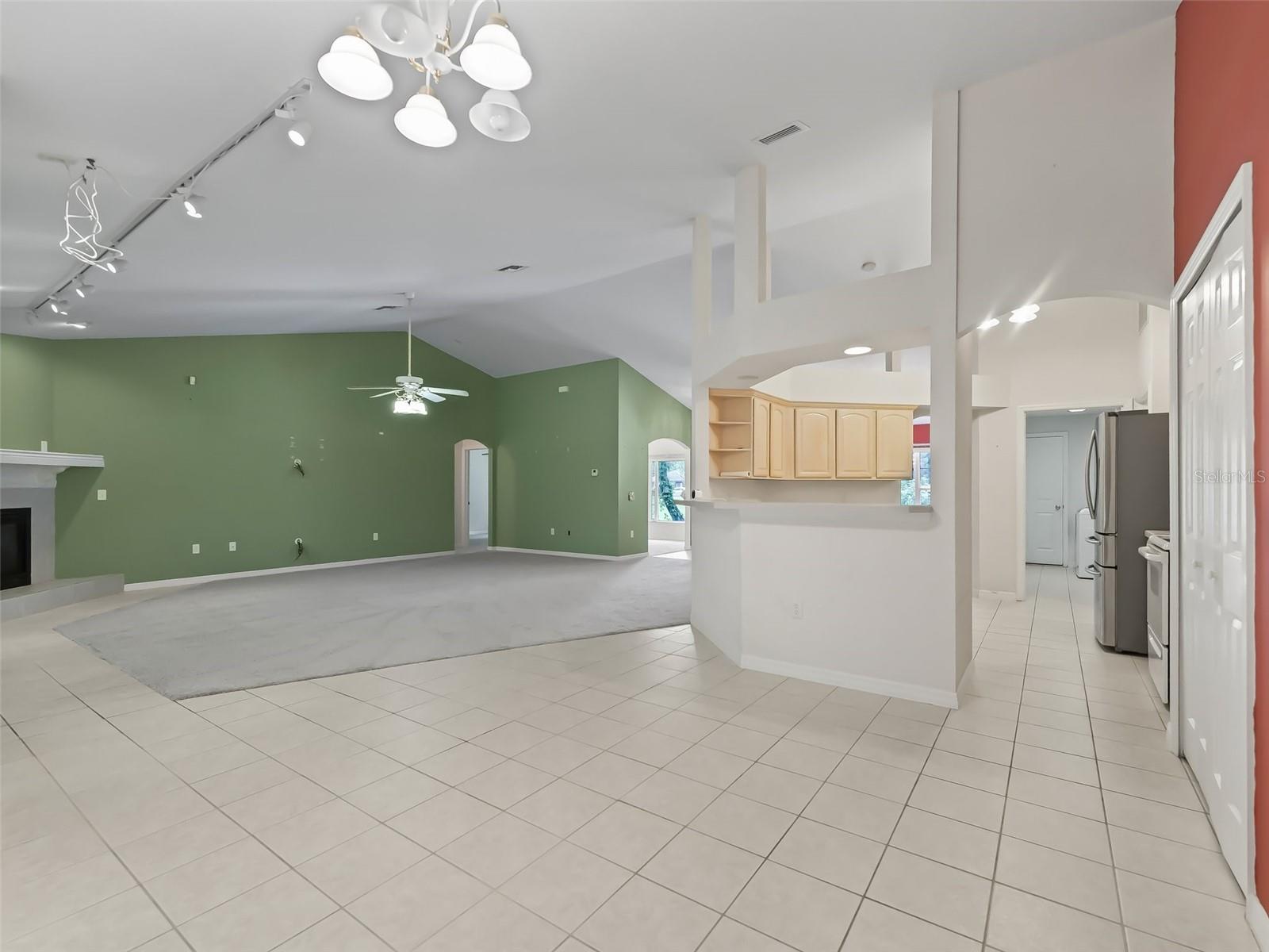2541 LAKE GRIFFIN RD, LADY LAKE, FL, 32159