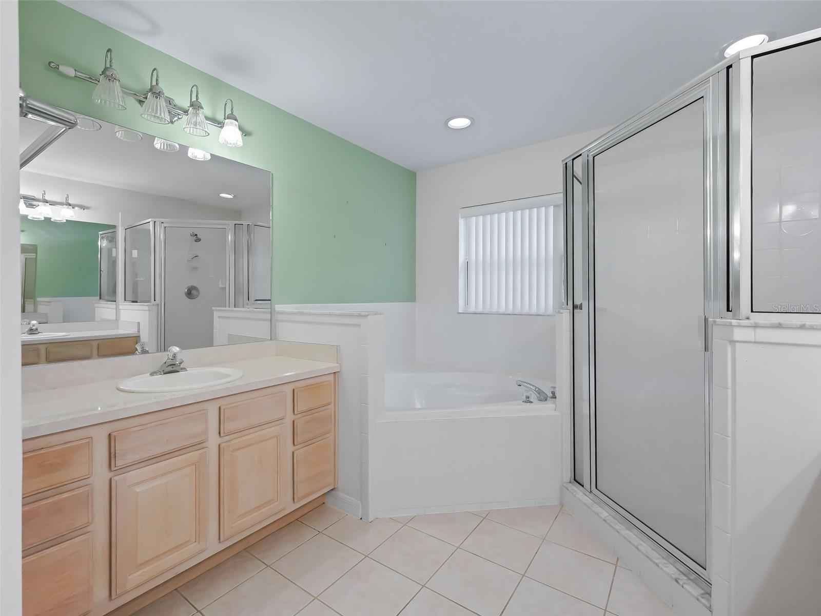 2541 LAKE GRIFFIN RD, LADY LAKE, FL, 32159