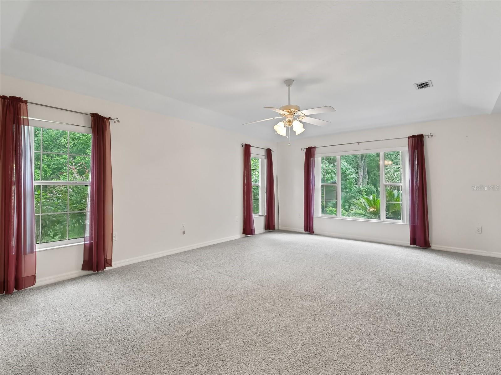 2541 LAKE GRIFFIN RD, LADY LAKE, FL, 32159