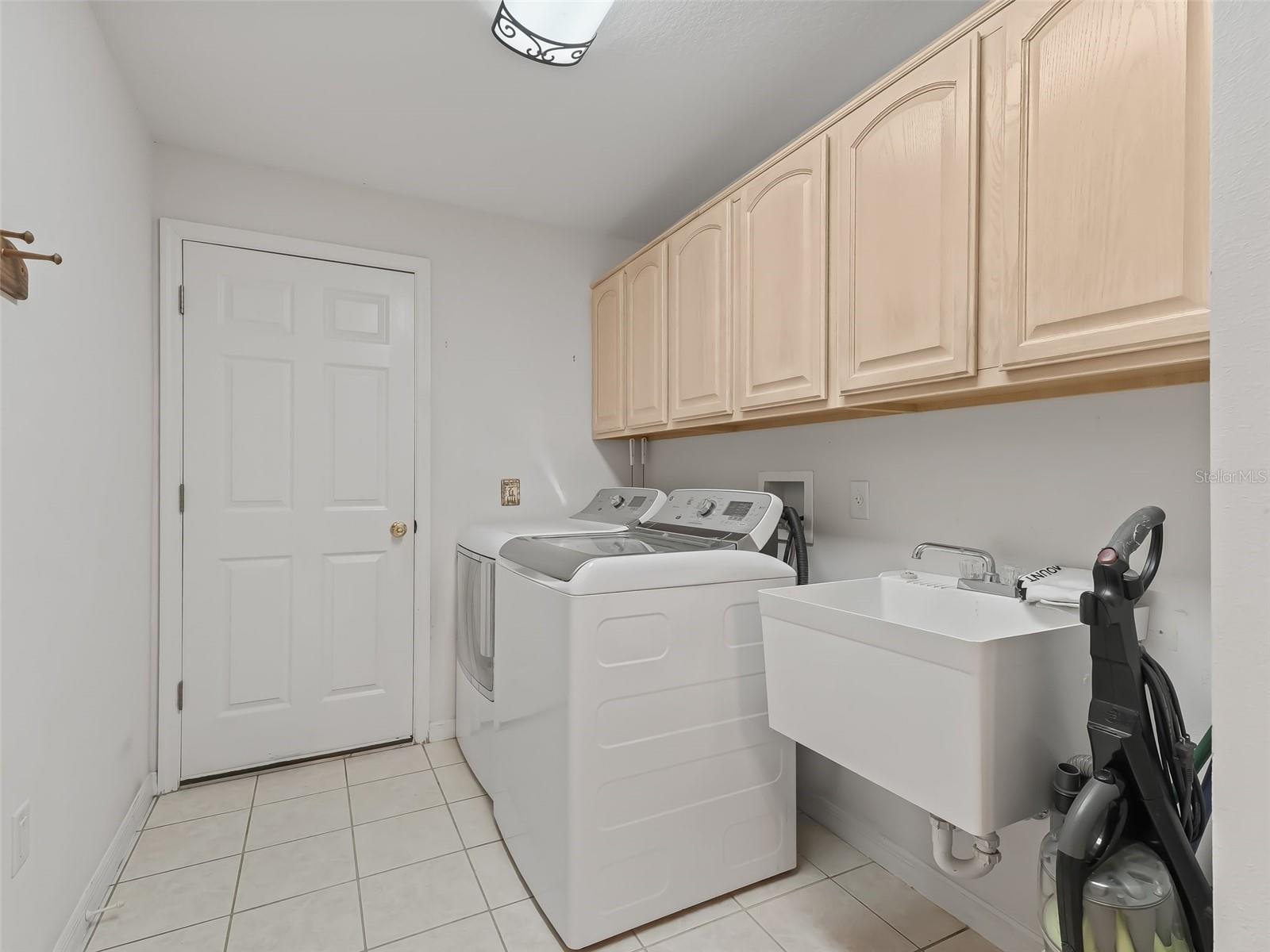 2541 LAKE GRIFFIN RD, LADY LAKE, FL, 32159