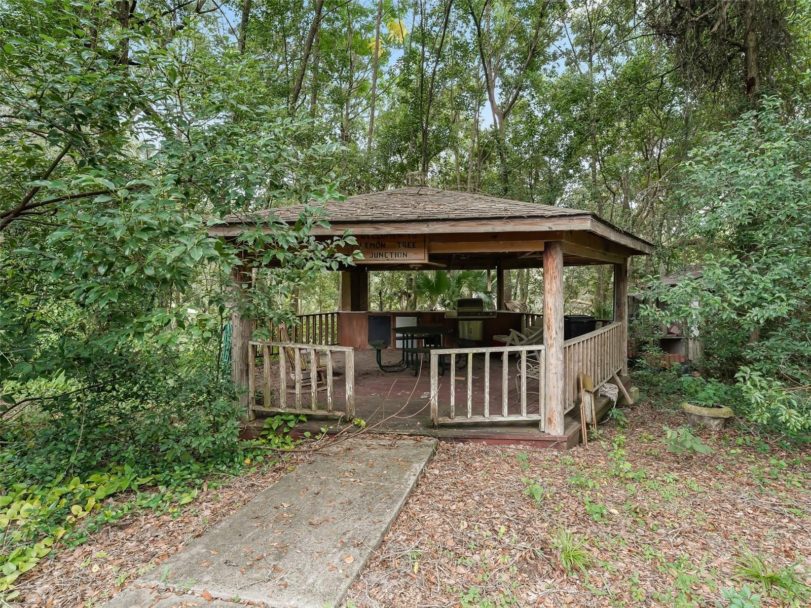2541 LAKE GRIFFIN RD, LADY LAKE, FL, 32159