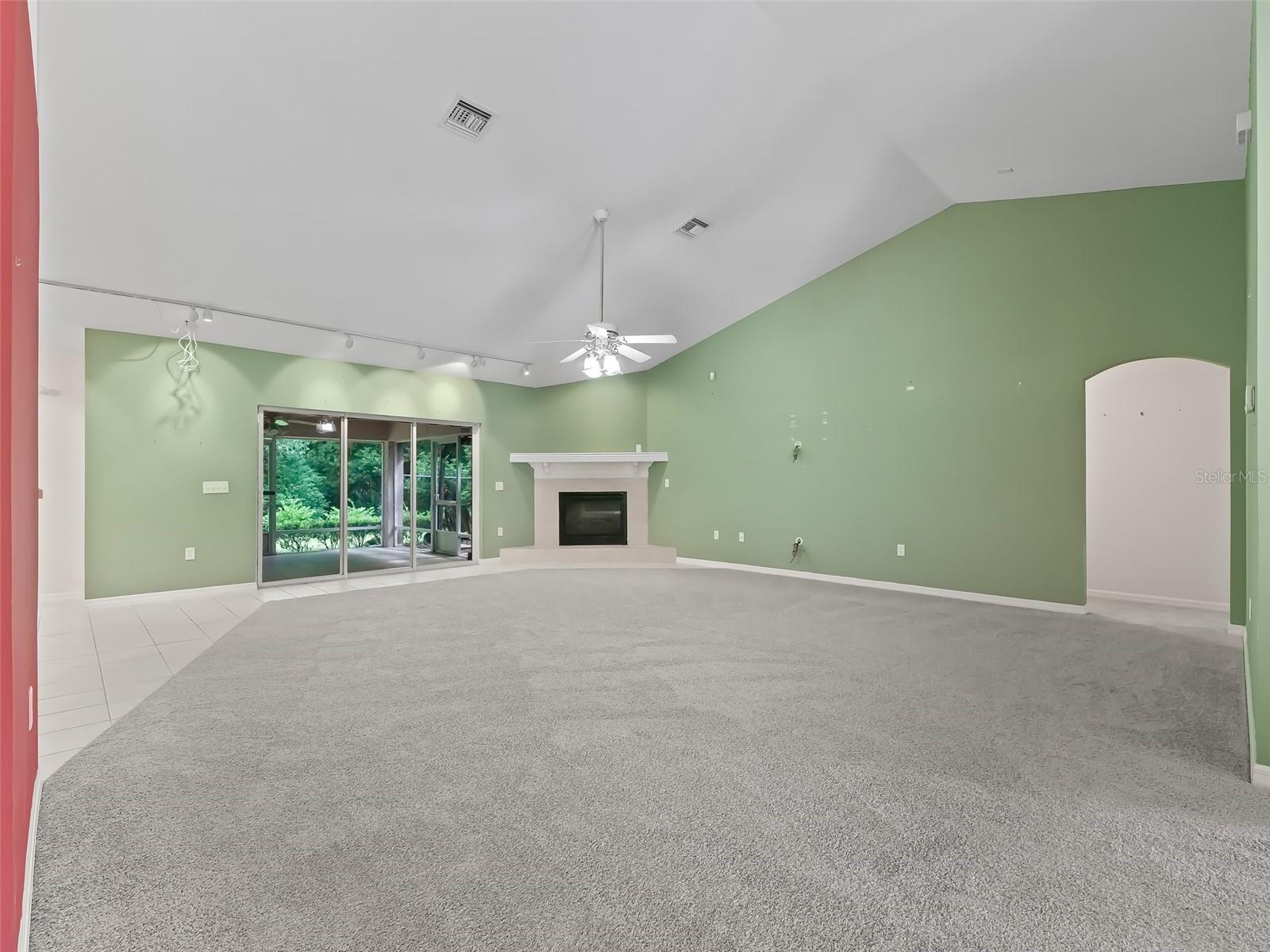 2541 LAKE GRIFFIN RD, LADY LAKE, FL, 32159