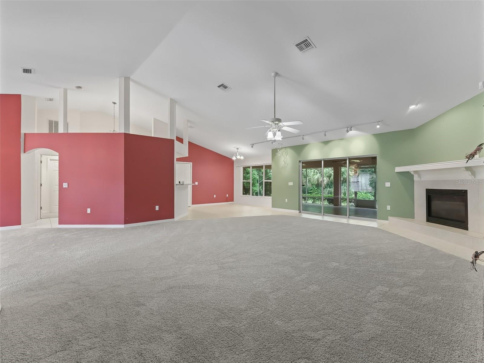 2541 LAKE GRIFFIN RD, LADY LAKE, FL, 32159