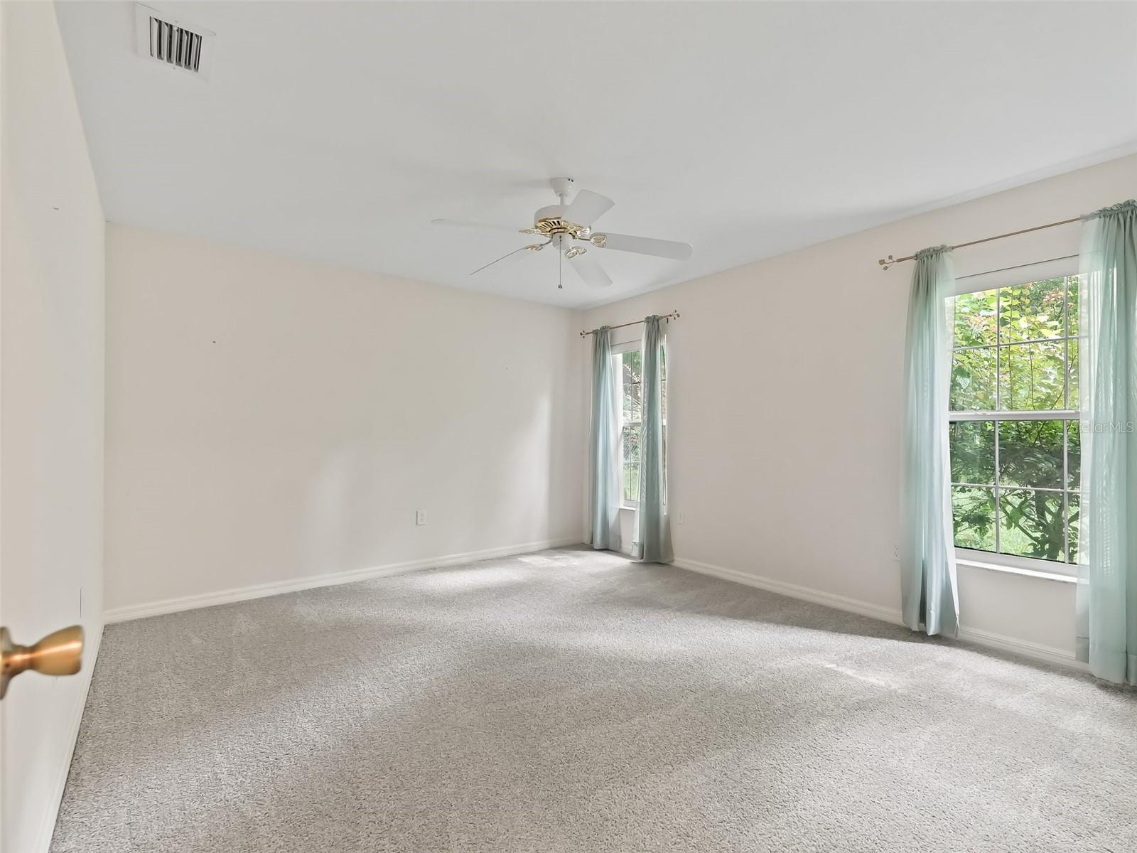 2541 LAKE GRIFFIN RD, LADY LAKE, FL, 32159
