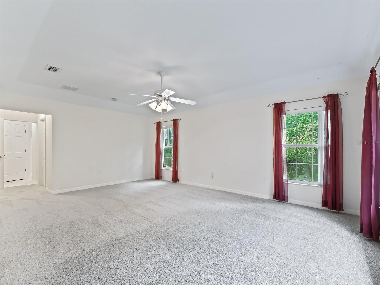 2541 LAKE GRIFFIN RD, LADY LAKE, FL, 32159