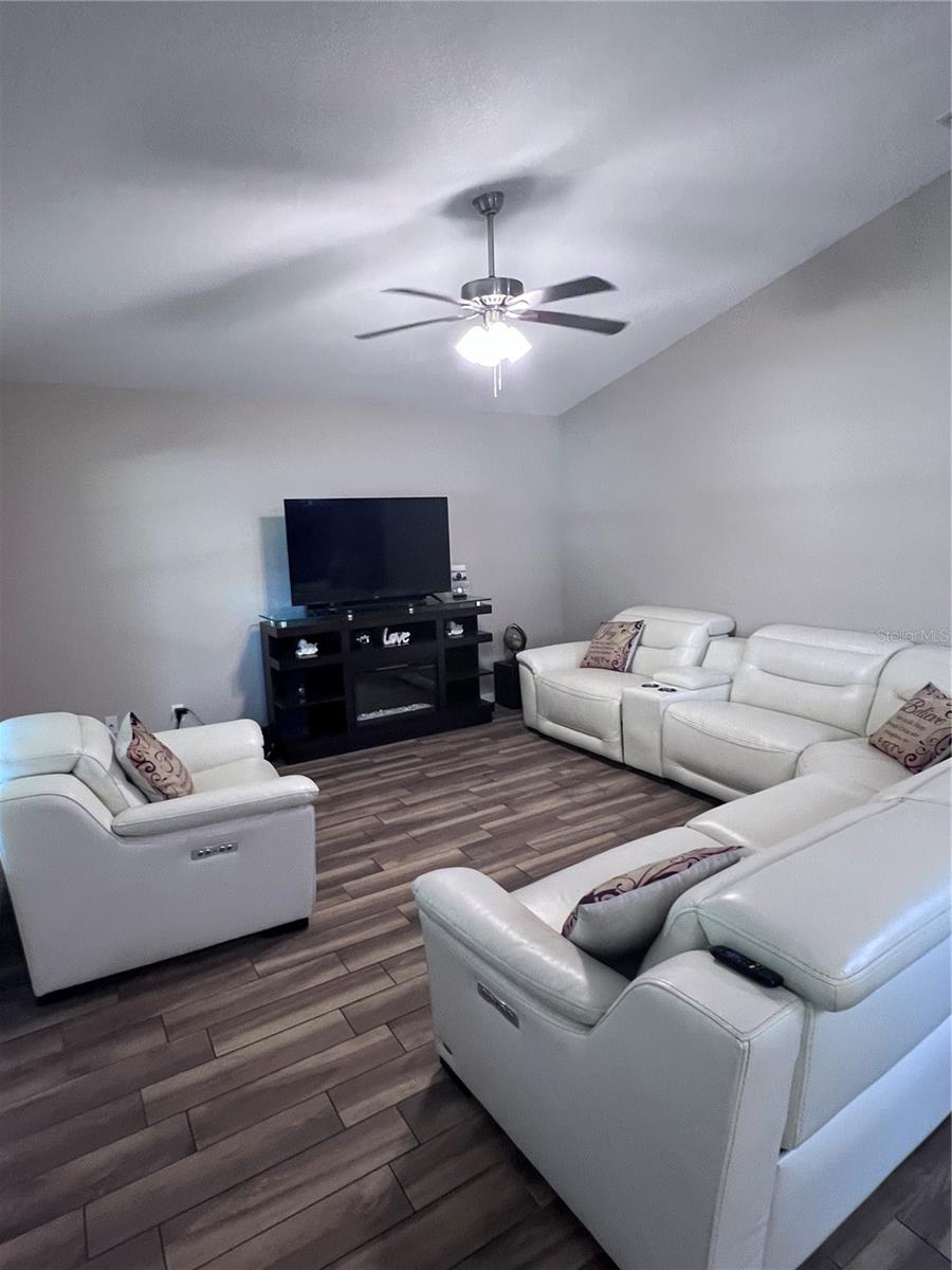 1609 LAKEVIEW, SEFFNER, FL, 33584