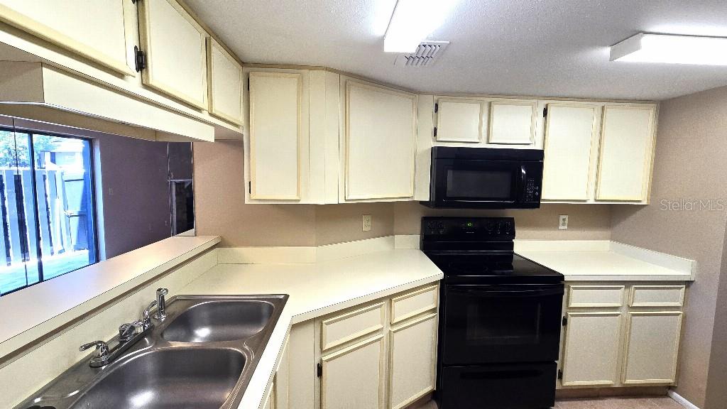 4025 ANGEL OAK CT #102, TAMPA, FL, 33613