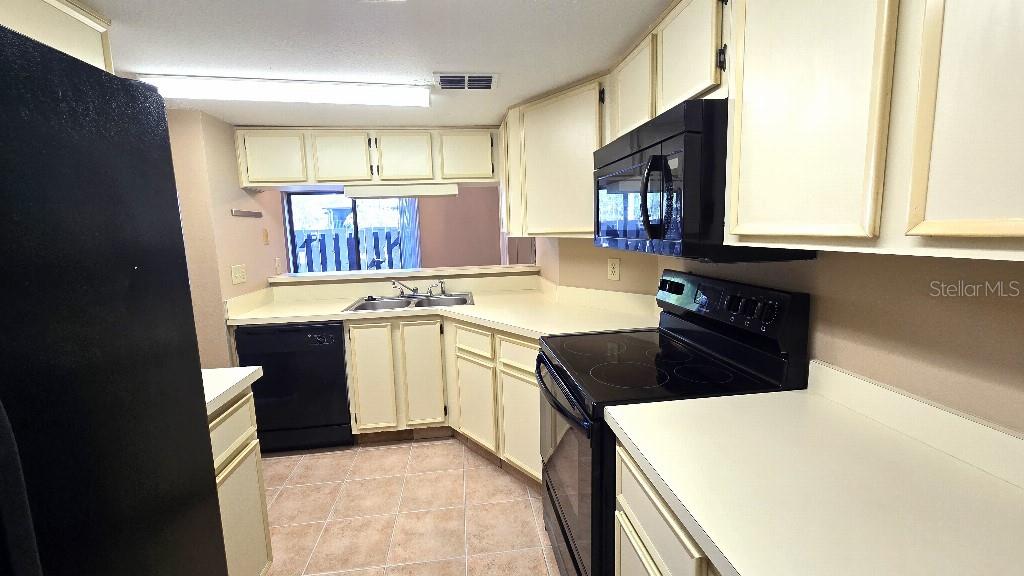 4025 ANGEL OAK CT #102, TAMPA, FL, 33613