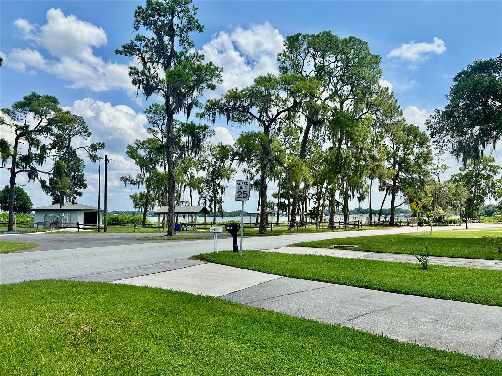 1663 W LAKE CANNON DR NW, WINTER HAVEN, FL, 33881