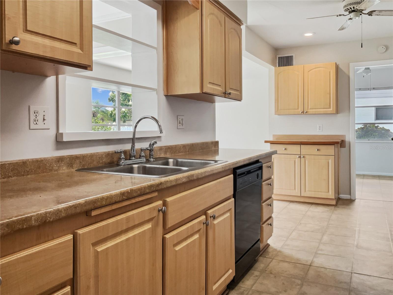 716 FOX HILLS DR, SUN CITY CENTER, FL, 33573