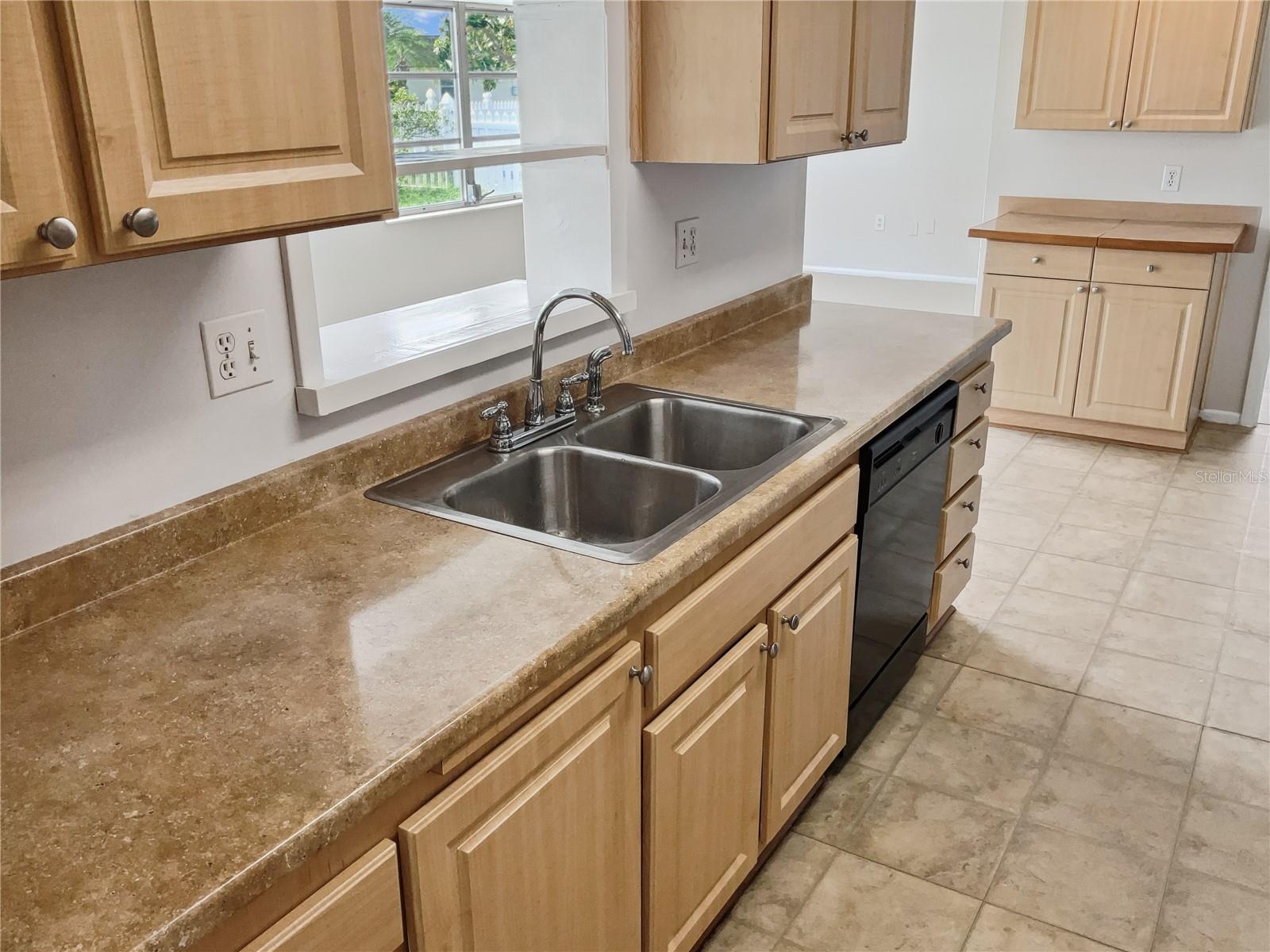 716 FOX HILLS DR, SUN CITY CENTER, FL, 33573