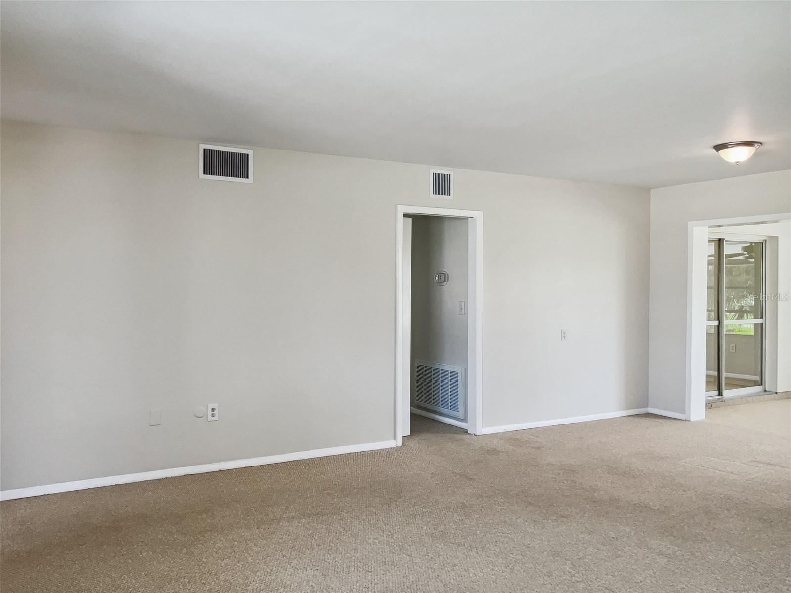 716 FOX HILLS DR, SUN CITY CENTER, FL, 33573