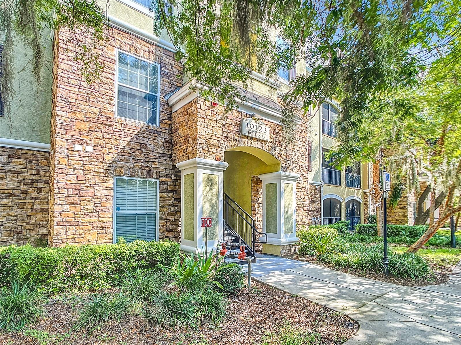10123 COURTNEY PALMS BLVD #204, TAMPA, FL, 33619