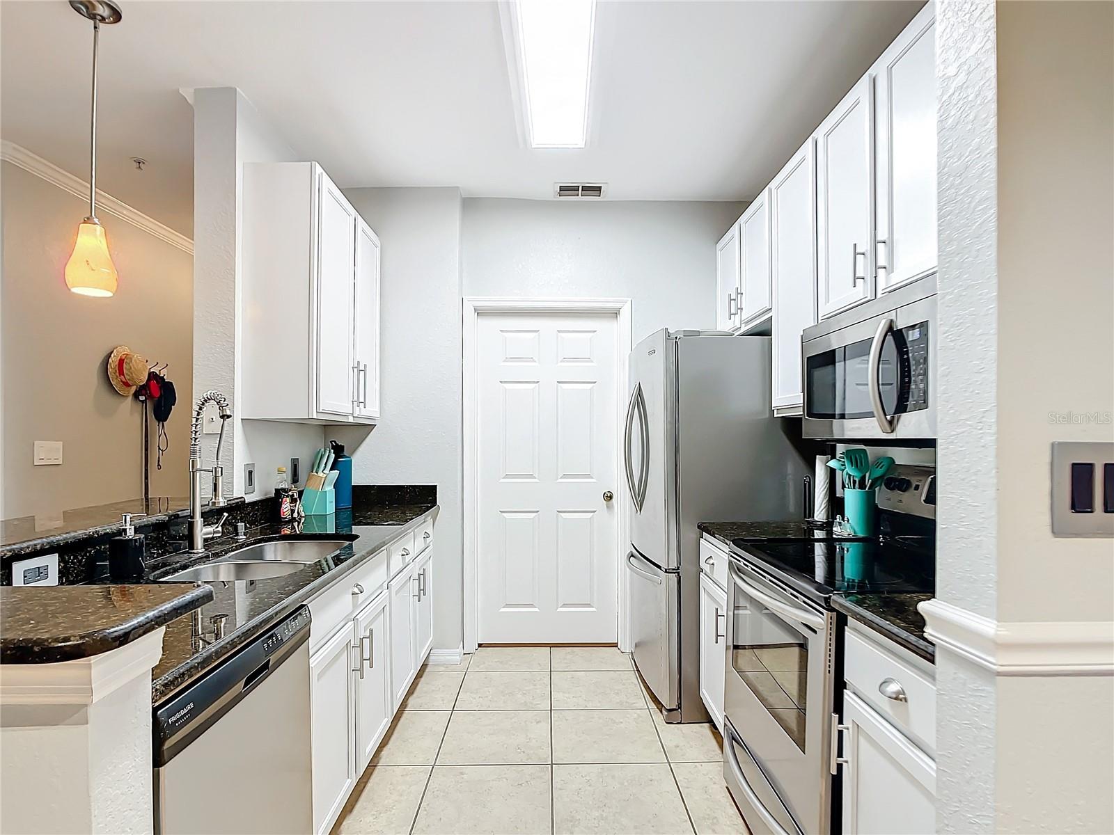 10123 COURTNEY PALMS BLVD #204, TAMPA, FL, 33619