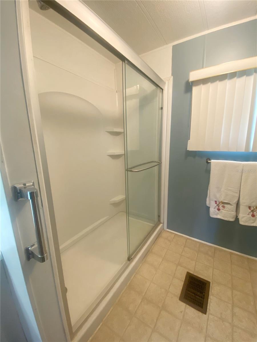 301 SHEERWOOD DR, LADY LAKE, FL, 32159
