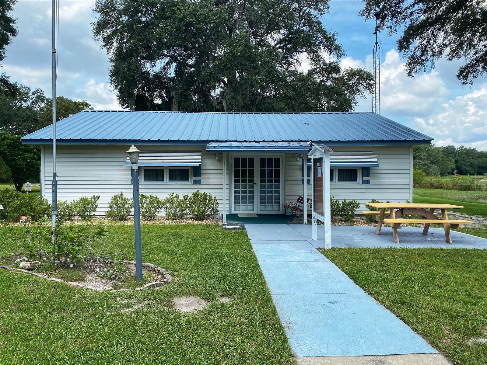 301 SHEERWOOD DR, LADY LAKE, FL, 32159