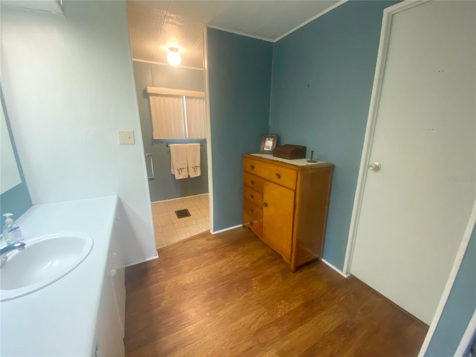 301 SHEERWOOD DR, LADY LAKE, FL, 32159